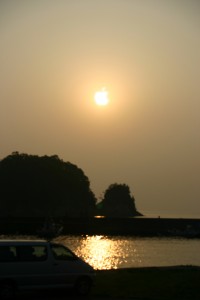 海辺の朝焼けなiPhone壁紙